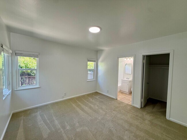 Building Photo - 406 Woodland Ave