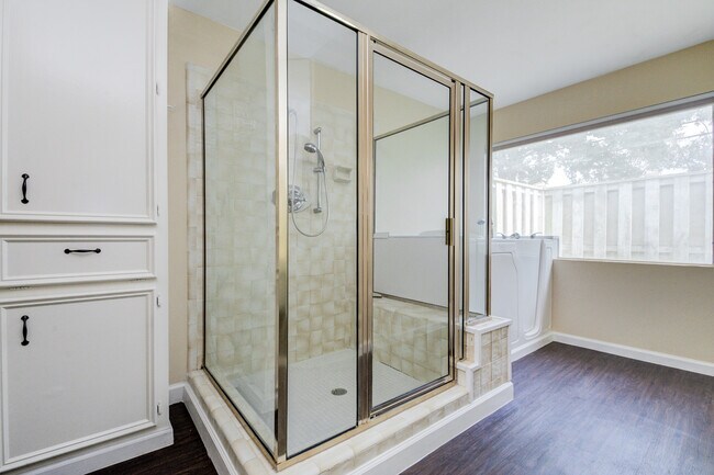 Master Bath - 3518 Covey Trail Dr