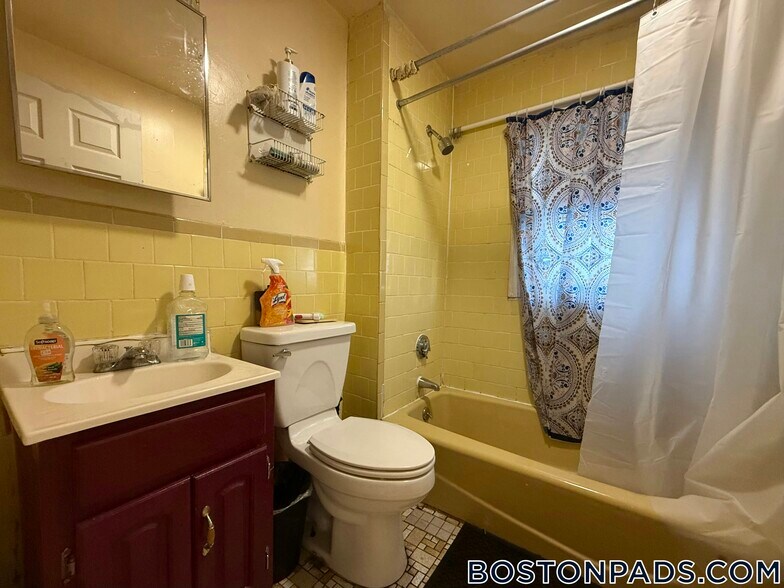 Building Photo - 31 Seattle St