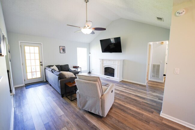 Building Photo - Coming Available!