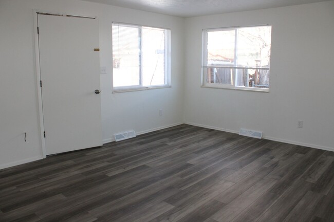 Building Photo - Wonderful Remodeled Duplex in the Heart of...