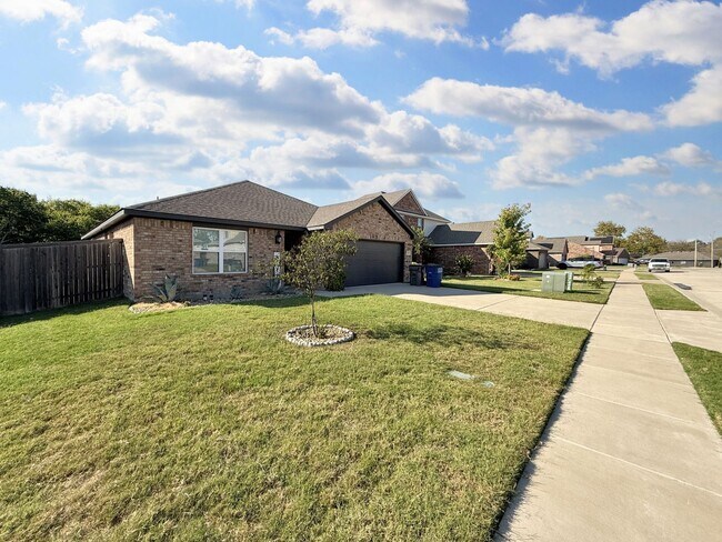 Building Photo - Charming 3-Bedroom Single-Story Home with ...