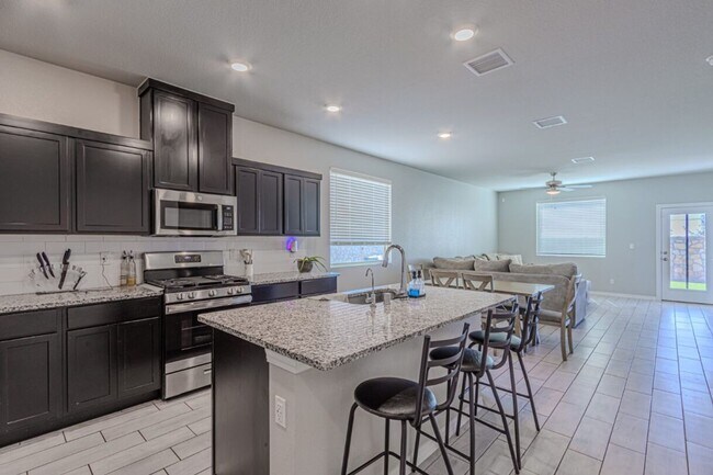 Building Photo - Beautiful home offers access to resort-style amenities