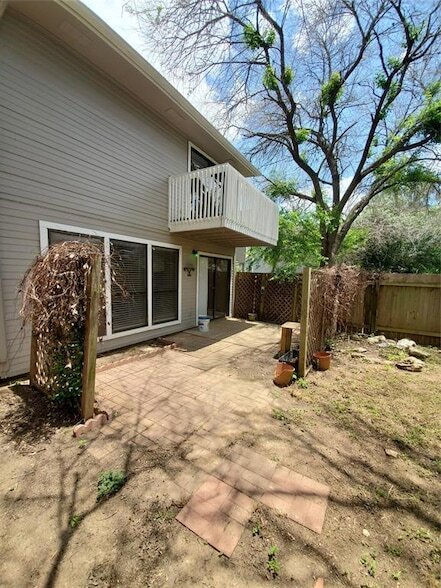 Building Photo - 9008 Sanger Dr