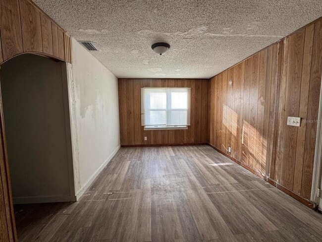 Building Photo - 930 18th St