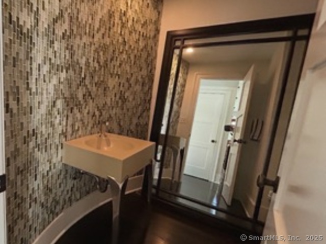 Building Photo - 82 Riverview Cir