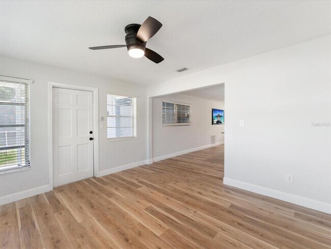 Building Photo - 5425 Waters Edge Dr