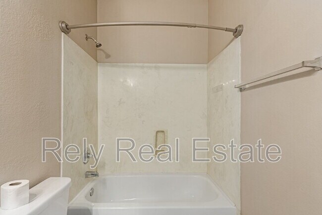 Building Photo - 2801 N Litchfield Rd