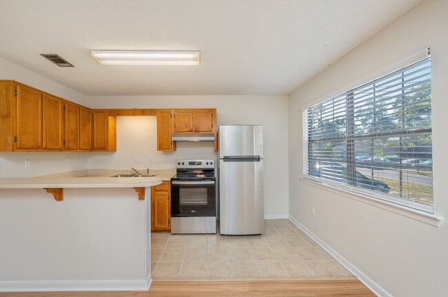 Building Photo - Cozy Duplex in the Heart of Niceville!