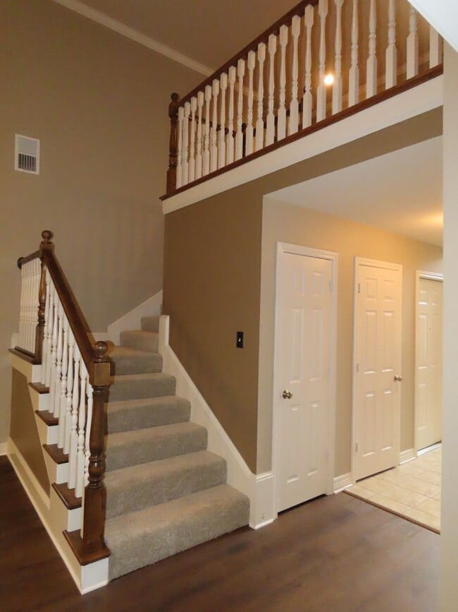 Building Photo - Stunning 3 Bedroom, 2 Story w/Bonus Room in South Tyler!