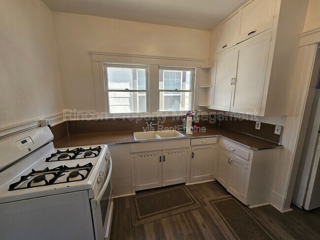 Building Photo - 127 S B St