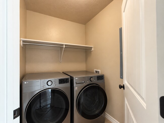 Building Photo - 824 Meadow Marsh Dr