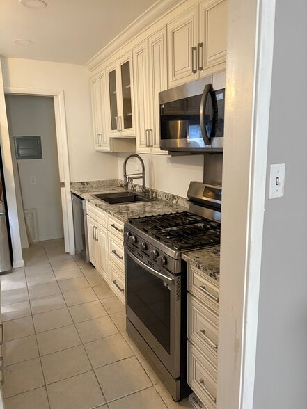 Kitchen (walk in pantry straight ahead) - 4515 Willard Ave