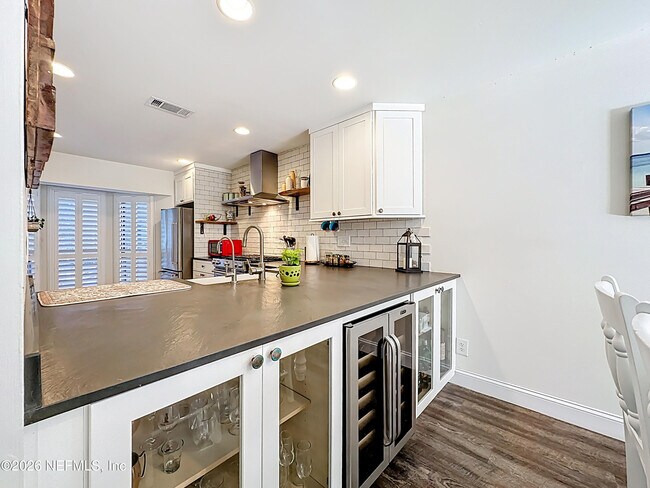 Building Photo - 2009 Seminole Rd