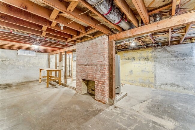 Building Photo - Adorable 2 Bed Riverside Home – Updated & Ready Now!