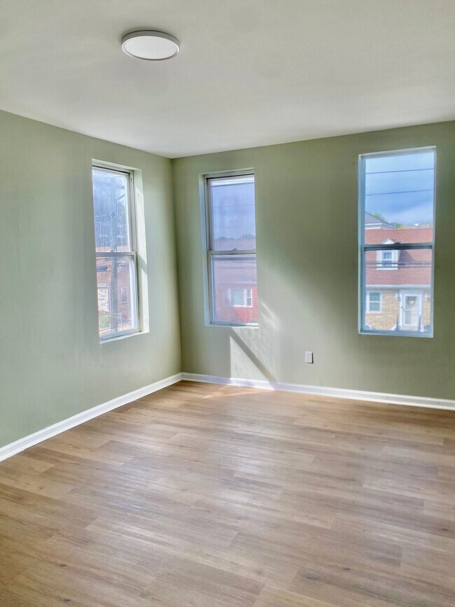 Building Photo - 1126 Deutz Ave