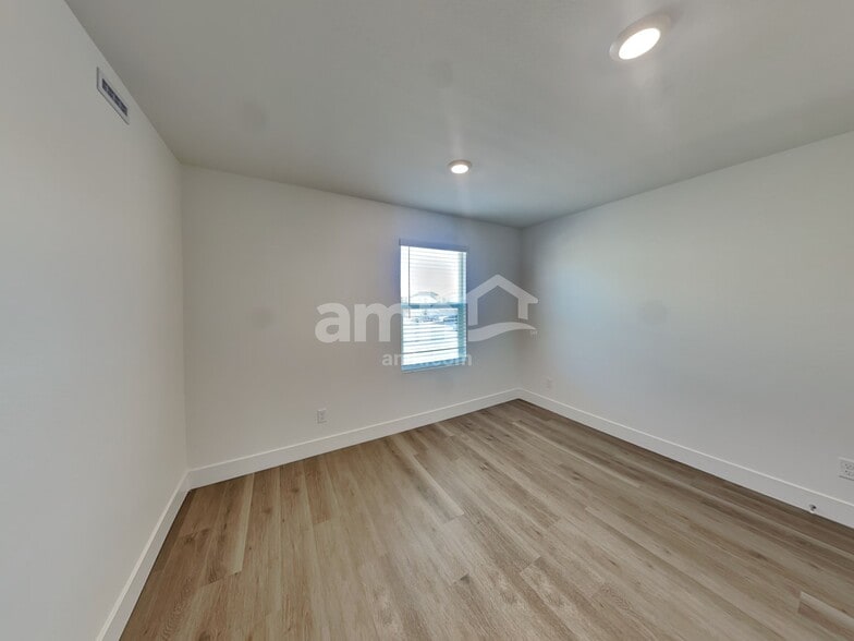 Building Photo - 5810 Astapor St