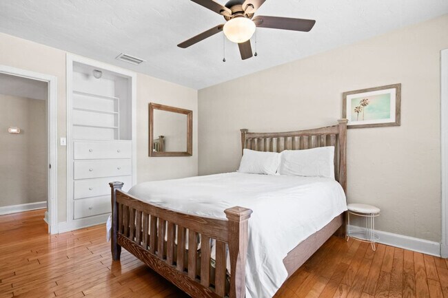 Building Photo - 1929 NW 7th Ln