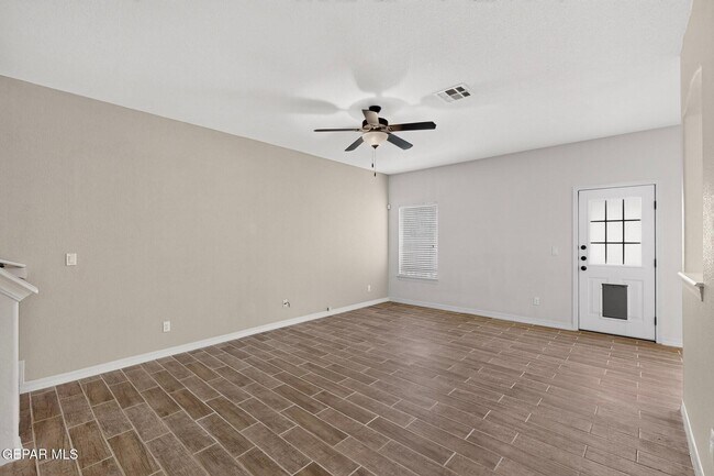 Building Photo - 14613 Sunny Land Ave