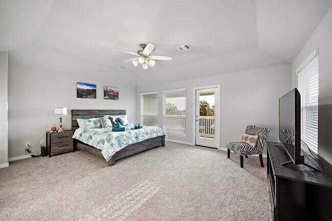 Building Photo - 714 Lee St