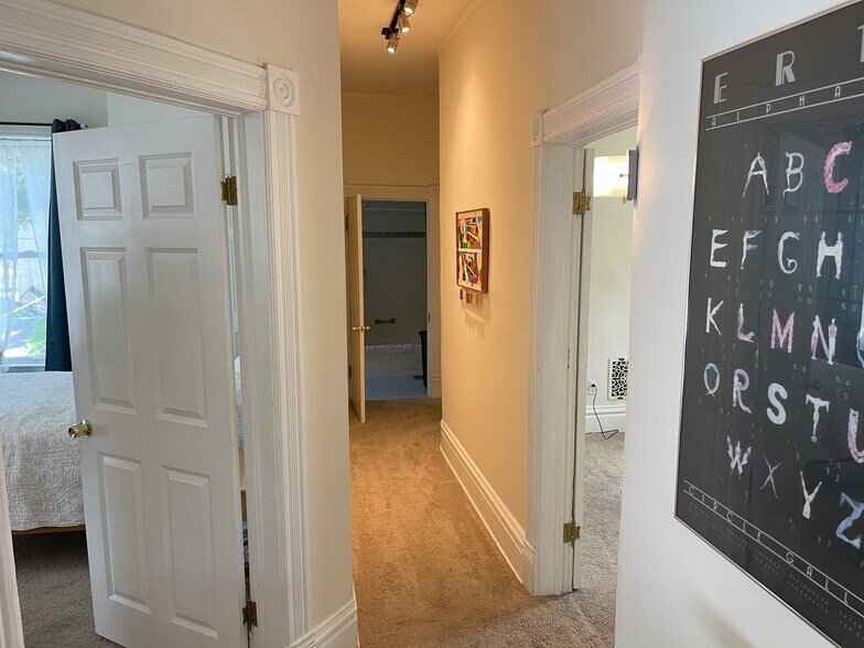 hallway to bathroom and kitchen - 826 Selby Ave