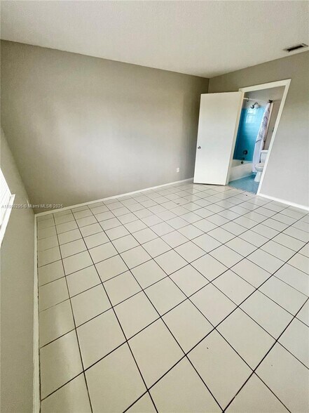 Building Photo - 5532 SW 22nd St