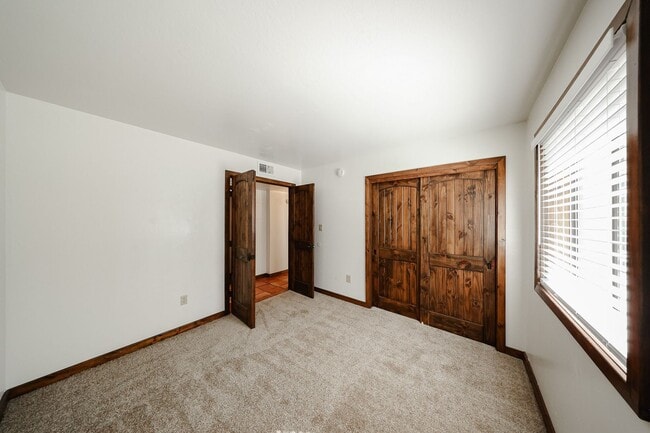 Building Photo - Great Downtown Scottsdale Location!