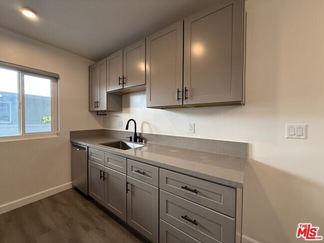 Building Photo - 11543 Venice Blvd.