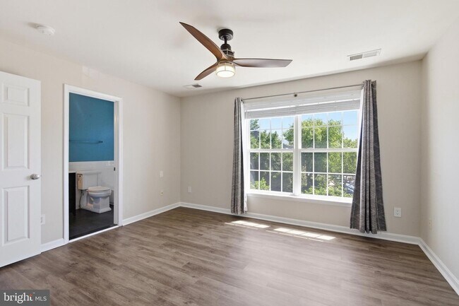 Building Photo - 5504 Sacramento Mews Pl