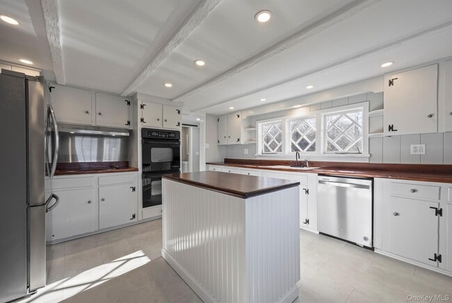 Building Photo - 6 Starr Ridge Rd