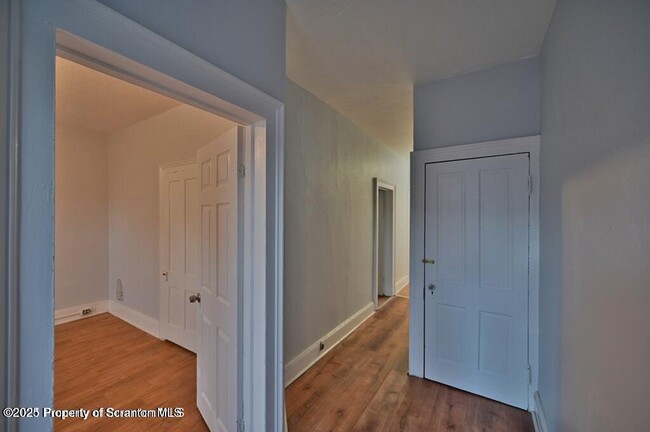 Building Photo - 1416 Capouse Ave