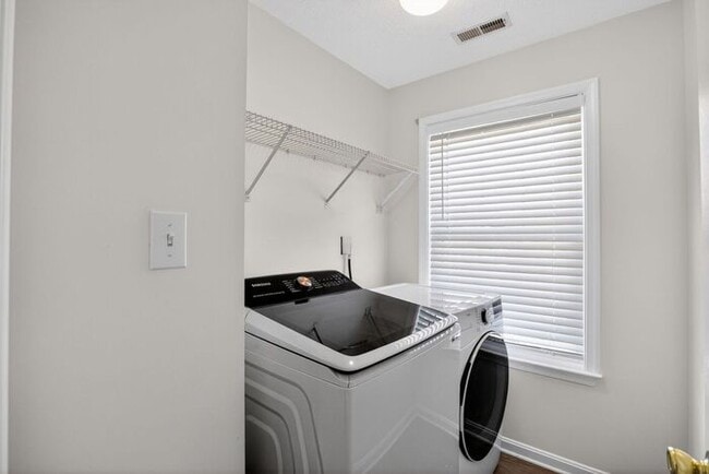 Building Photo - 47225 Schwartzkopf Dr