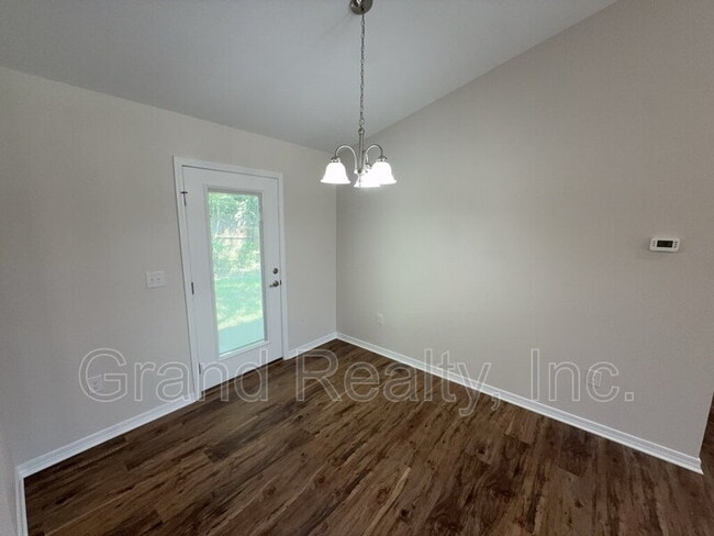 Building Photo - 4208 Eleanor St