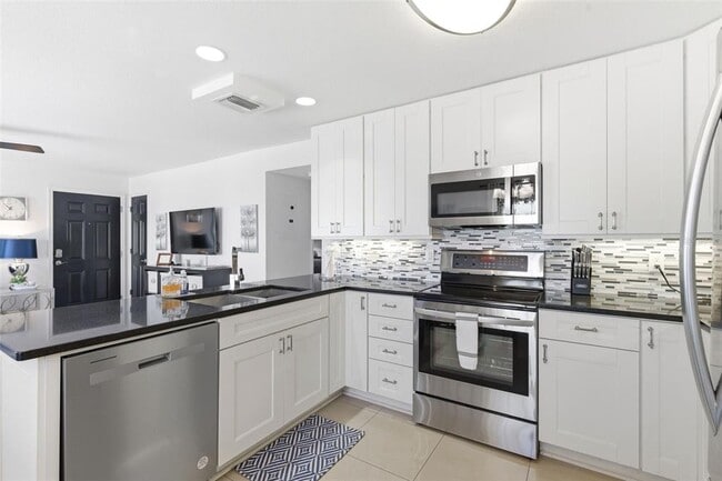 Building Photo - 5280 Coquina Key Dr SE