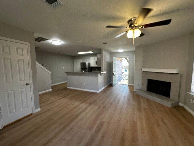 Building Photo - Ginder Properties2 (2906 Kestrel Dr)