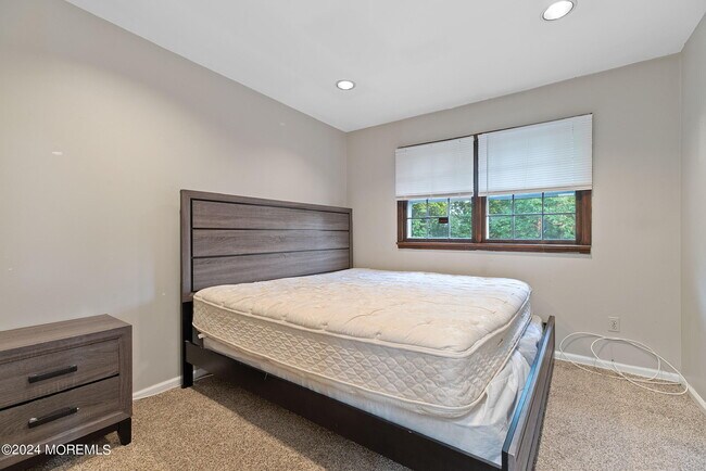 Building Photo - 2 Karen Ct