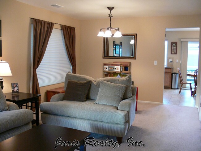 Building Photo - Immaculate just update  in the 4BR The Meadows