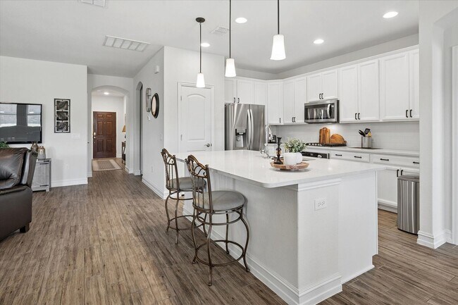 Building Photo - Immaculate 3 Bed, 2 Bath