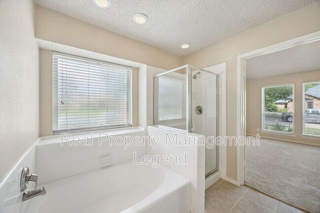 Building Photo - 817 Sewell Dr