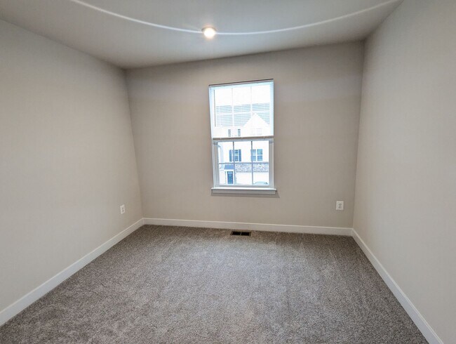 Building Photo - New Build (never lived in) townhouse avail...