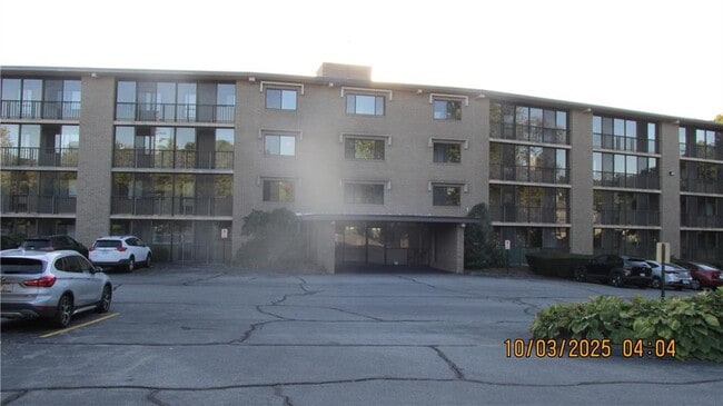 Primary Photo - 650 E Greenwich Ave