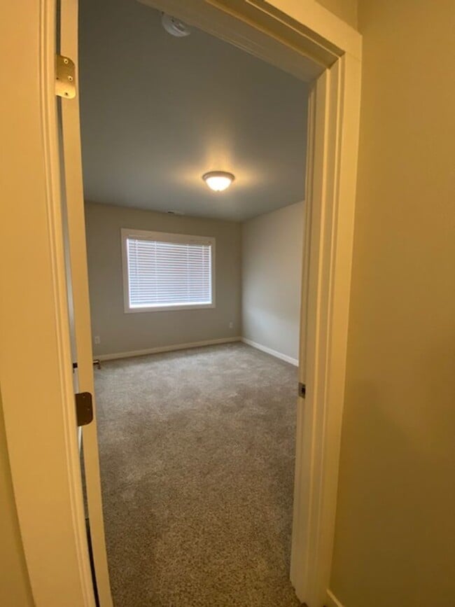 Building Photo - Conveniently Located Charming Home with RV Parking!