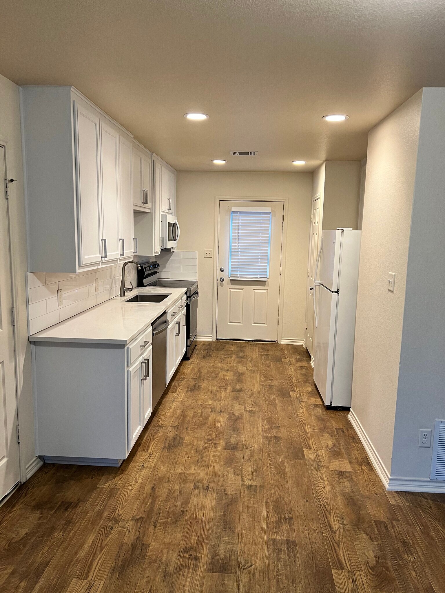 Building Photo - 5628 Humbert Ave