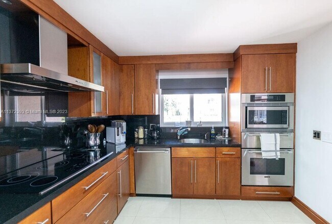 Building Photo - 5780 SW 18th St