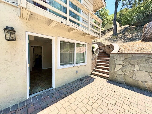 Building Photo - Charming 4-Bed by the Lake in Morgan Hill