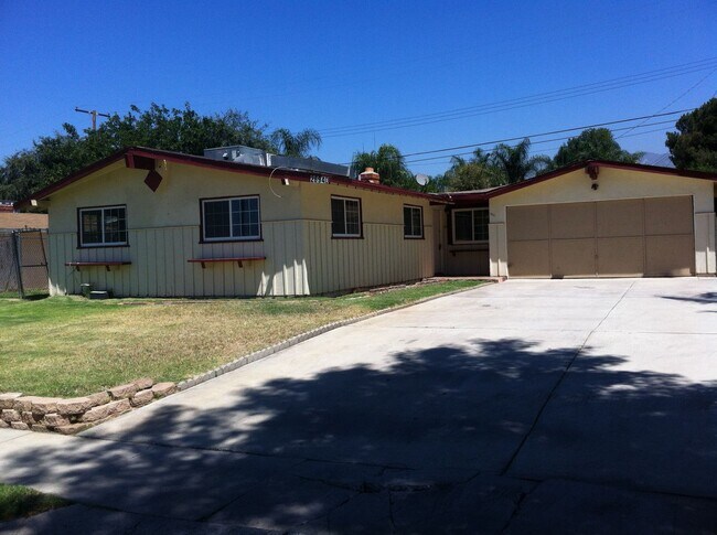 Primary Photo - The city of Highland has the perfect 3 bed...