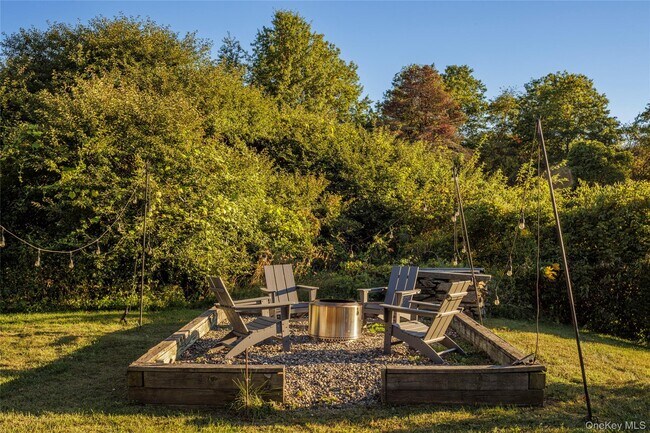 Building Photo - 108 Wey Rd