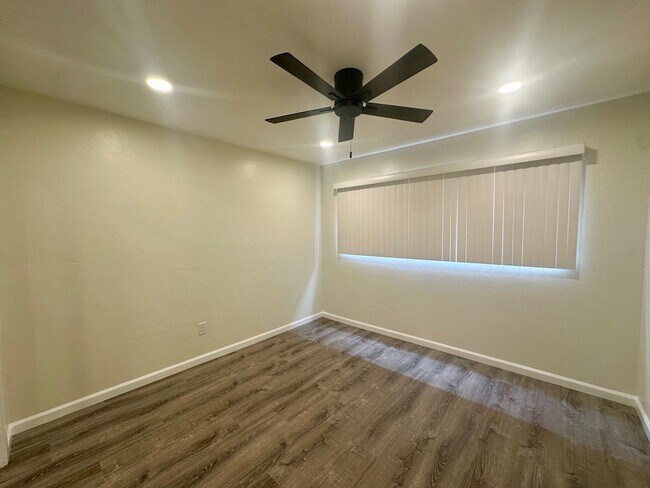 Building Photo - COMING SOON--Newly remodeled 2 bedroom 1 bath apartment 4 blocks from the beach