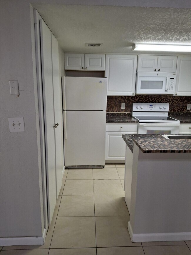 Building Photo - 3238 Coral Lake Ln