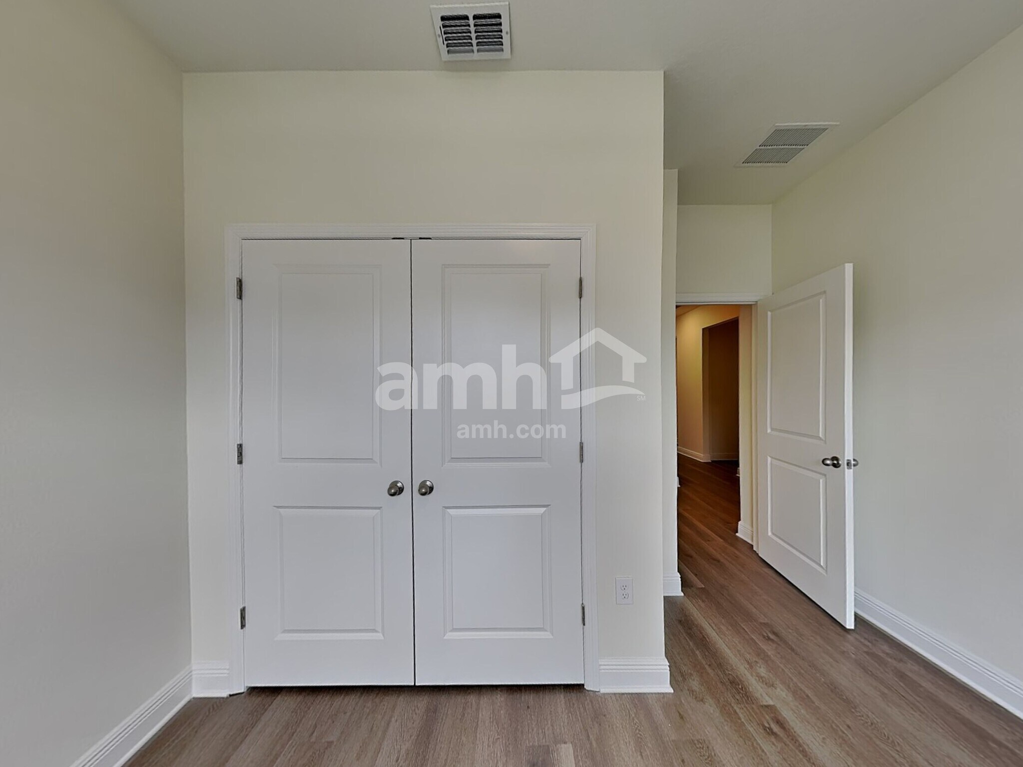 Building Photo - 5955 Pinewood Ests Dr